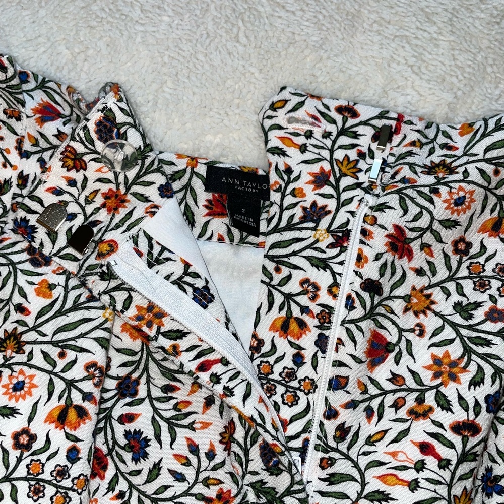 Ann Taylor Multicolor Orange and Green Floral Printed White Mini Skirt - Picture 6 of 9